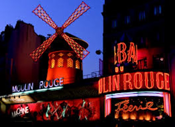 Moulin Rouge dış görünümü