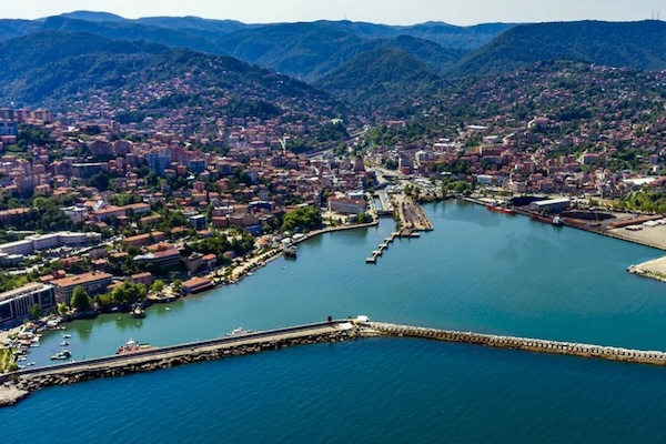 Zonguldak Limanı ve şehir manzarası