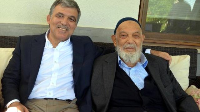 11. Cumhurbaşkanı Abdullah Gül 'ün babası 91 yaşındaki Ahmet Hamdi Gül, tedavi gördüğü hastanede hayatını kaybetti. 11. Cumhurbaşkanı Abdullah Gül 'ün babası 91 yaşındaki Ahmet Hamdi Gül, tedavi gördüğü hastanede hayatını kaybetti.