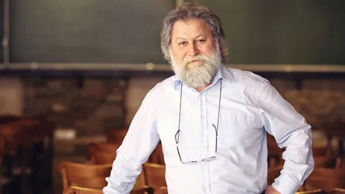 Ahmet Nesin'e Cumhurbaşkanına Hakaret Suçlamasıyla Yakalama Emri Ahmet Nesin'e Cumhurbaşkanına Hakaret Suçlamasıyla Yakalama Emri