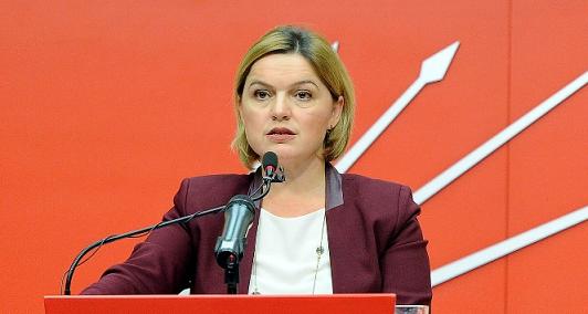 CHP İzmir Milletvekili Selin Sayek Böke, CHP'de Ekonomiden Sorumlu Genel Başkan Yardımcılığı ve Parti Sözcülüğü görevlerinden istifa etti. CHP İzmir Milletvekili Selin Sayek Böke, CHP'de Ekonomiden Sorumlu Genel Başkan Yardımcılığı ve Parti Sözcülüğü görevlerinden istifa etti.