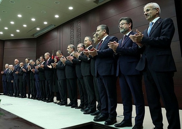 Cumhurbaşkanı Recep Tayyip Erdoğan cumhurbaşkanı yardımcısı ve Cumhurbaşkanlığı Kabinesi’ni açıkladı. Cumhurbaşkanı Recep Tayyip Erdoğan cumhurbaşkanı yardımcısı ve Cumhurbaşkanlığı Kabinesi’ni açıkladı.