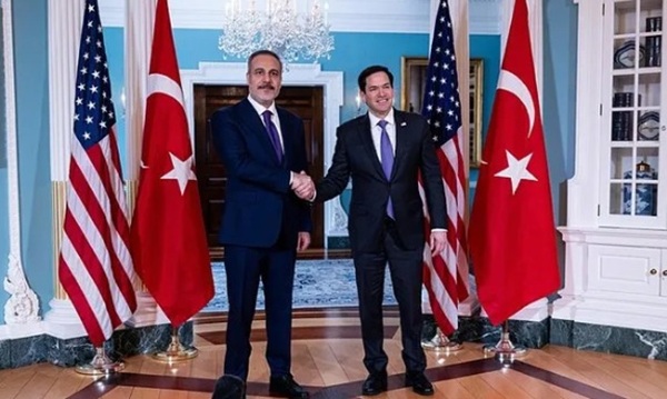 Dışişleri Bakanı Hakan Fidan ve ABD'li mevkidaşı Marco Rubio ile Washington’da bir araya geldi. Dışişleri Bakanı Hakan Fidan ve ABD'li mevkidaşı Marco Rubio ile Washington’da bir araya geldi.