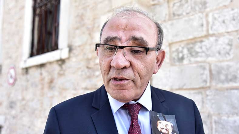 Fikret Bila Milliyet gazetesi Genel Yayın Yönetmeni görevinden istifa etti. Fikret Bila Milliyet gazetesi Genel Yayın Yönetmeni görevinden istifa etti.