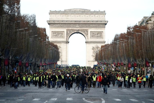 Fransa'nın başkenti Paris'te Sarı Yelekler'in başlattığı büyük gösteri Fransa'nın başkenti Paris'te Sarı Yelekler'in başlattığı büyük gösteri