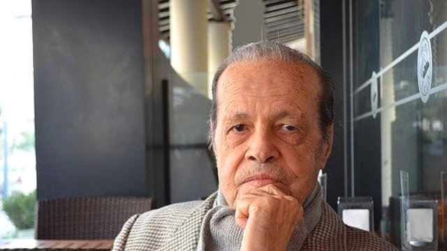 Gazeteci yazar Refik Erduran, tedavi gördüğü hastanede vefat etti. Gazeteci yazar Refik Erduran, tedavi gördüğü hastanede vefat etti.