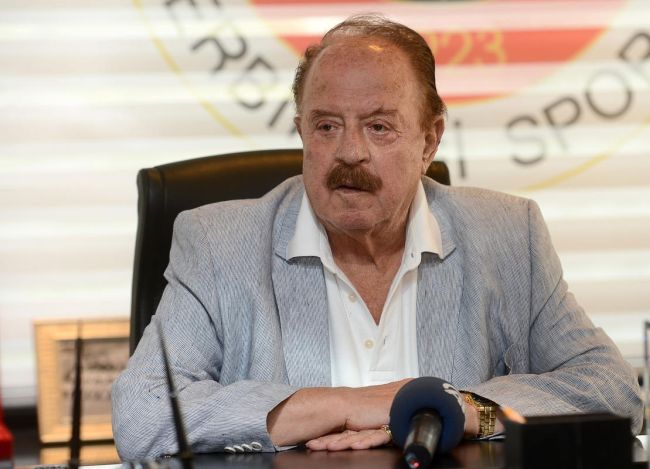Gençlerbirliği Başkanı İlhan Cavcav vefat etti. Gençlerbirliği Başkanı İlhan Cavcav vefat etti.