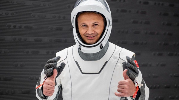 İlk Türk Astronotu Alper Gezeravcı nın uzay yolculuğu başlıyor. İlk Türk Astronotu Alper Gezeravcı nın uzay yolculuğu başlıyor.