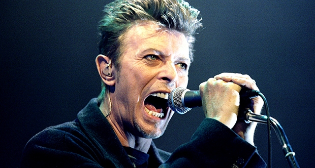 İngiliz rock yıldızı David Bowie, 69 yaşında hayatını kaybetti. İngiliz rock yıldızı David Bowie, 69 yaşında hayatını kaybetti.