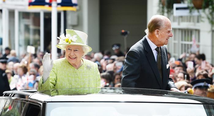 İngiltere Kraliçesi II. Elizabeth’in 90. yaşı başkentte düzenlenen ihtişamlı törenlerle kutlandı. İngiltere Kraliçesi II. Elizabeth’in 90. yaşı başkentte düzenlenen ihtişamlı törenlerle kutlandı.