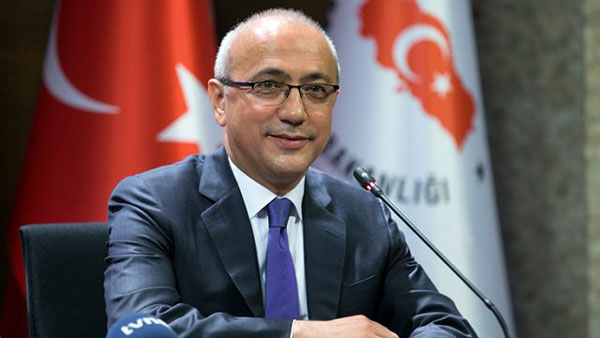 İstifa eden Berat Albayrak'ın yerine Hazine ve Maliye Bakanı olarak Lütfi Elvan atandı. İstifa eden Berat Albayrak'ın yerine Hazine ve Maliye Bakanı olarak Lütfi Elvan atandı.