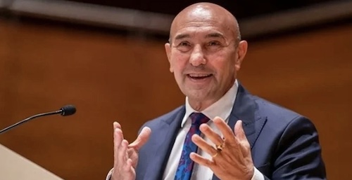 İzmir Büyükşehir Belediyesi'ne Operasyon: Tunç Soyer gözaltında İzmir Büyükşehir Belediyesi'ne Operasyon: Tunç Soyer gözaltında