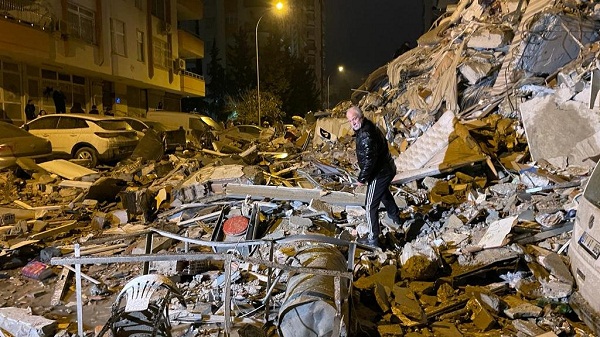 Kahramanmaraş'ta meydana gelen 7.4 büyüklüğündeki deprem 10 ilimizde, yıkıma ve can kaybına neden oldu. Kahramanmaraş'ta meydana gelen 7.4 büyüklüğündeki deprem 10 ilimizde, yıkıma ve can kaybına neden oldu.
