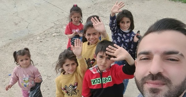 Kemal Ceyhan deprem bölgesindeki çocukları bir an olsun yalnız bırakmadı Kemal Ceyhan deprem bölgesindeki çocukları bir an olsun yalnız bırakmadı