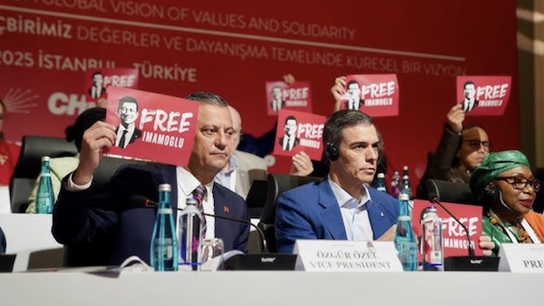 Özgür Özel, İspanya Liderini Ağırladı: 'İmamoğlu'na Özgürlük' Dövizi Gündeme Oturdu Özgür Özel, İspanya Liderini Ağırladı: 'İmamoğlu'na Özgürlük' Dövizi Gündeme Oturdu