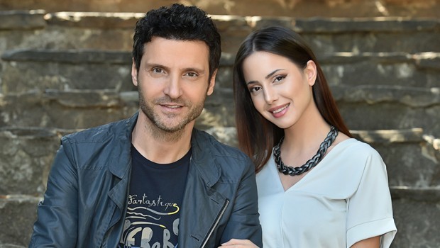 Sinan Özen hayranı Burcu Kartal ile evlendi Sinan Özen hayranı Burcu Kartal ile evlendi