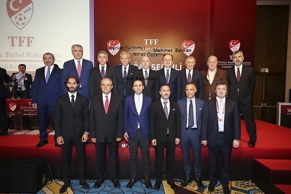 Türkiye Futbol Federasyonu Başkanı Nihat Özdemir görevinden istifa etti. Türkiye Futbol Federasyonu Başkanı Nihat Özdemir görevinden istifa etti.