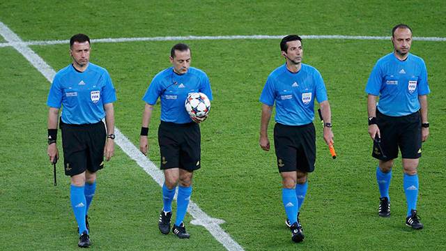 UEFA Şampiyonlar Ligi finalinde düdük çalan ilk Türk hakem UEFA Şampiyonlar Ligi finalinde düdük çalan ilk Türk hakem