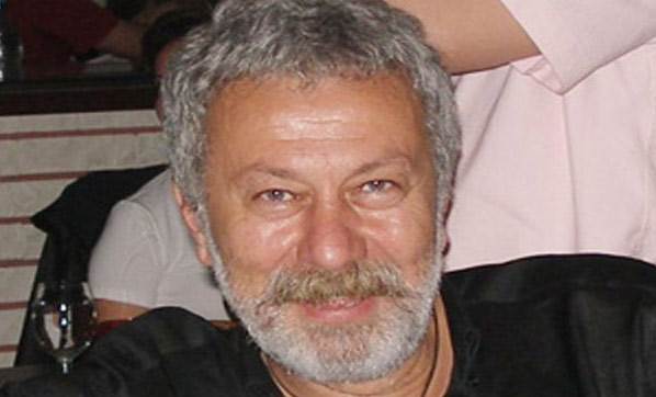 Ünlü oyuncu Remzi Evren hayatını kaybetti Ünlü oyuncu Remzi Evren hayatını kaybetti