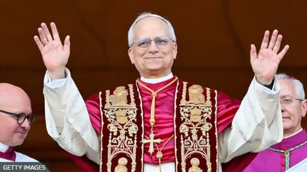 Vatikan'daki papalık seçiminde yeni Papa ABD'li Robert Prevost oldu. Vatikan'daki papalık seçiminde yeni Papa ABD'li Robert Prevost oldu.