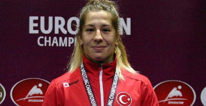 Yasemin Adar, 75 kiloda dünya şampiyonu oldu Yasemin Adar, 75 kiloda dünya şampiyonu oldu